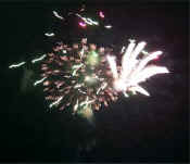 fireworks-04.JPG (11292 bytes)
