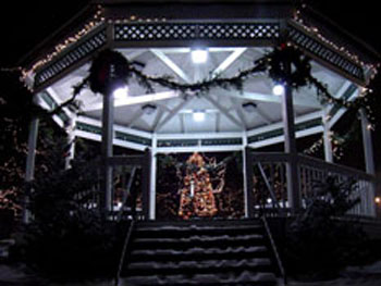 gazebo-at-christmas