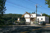 Yaleboathousedemolition1.jpg (34640 bytes)
