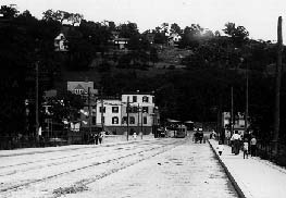 bridge2.jpg (16464 bytes)