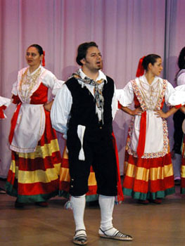 L'Eco-Del-Gargano-sings-at-